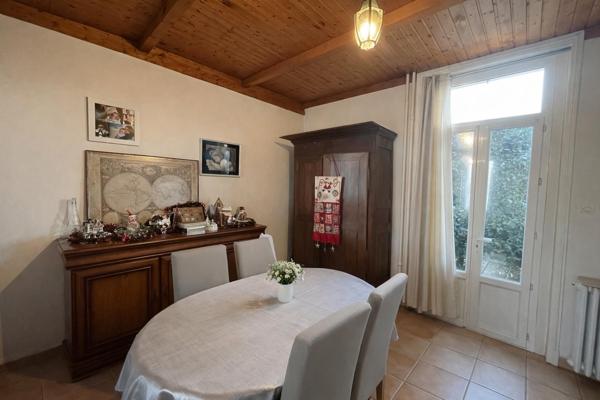 Maison de charme avec jardin arboré et sous-sol complet – Pont-de-Chéruy