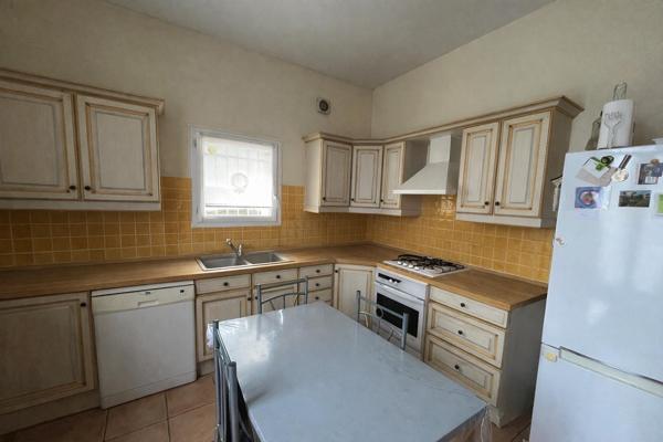 Maison de charme avec jardin arboré et sous-sol complet – Pont-de-Chéruy