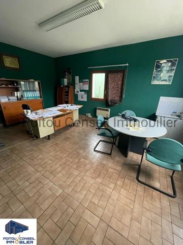 A VENDRE OPPORTUNITE LOCAL D’ACTIVITE ENTRE POITIERS ET NIORT 1500m2