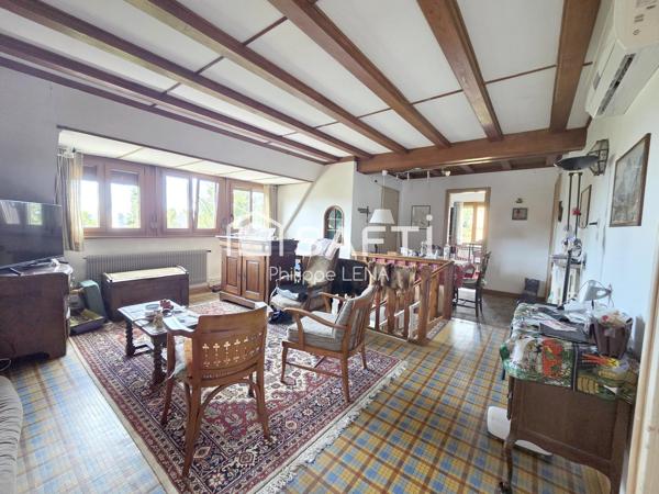 Grande Maison à rénover, terrain de 16,5 ares.