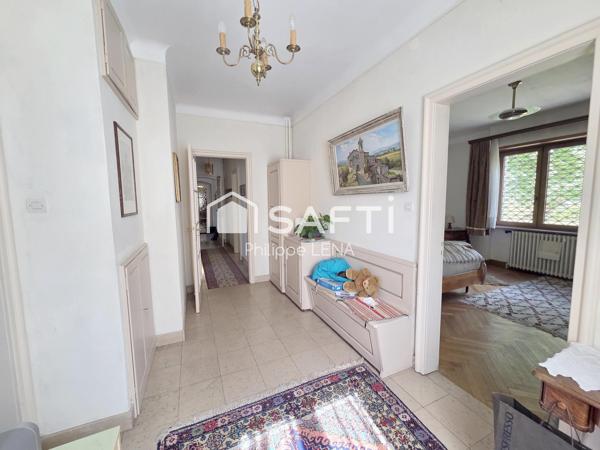 Grande Maison à rénover, terrain de 16,5 ares.