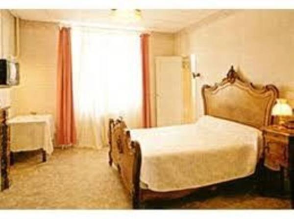 Dpt Allier (03), à vendre ESTIVAREILLES Hôtel - Restaurant -Bar ( licence 4 ) 10 minutes de Montluçon