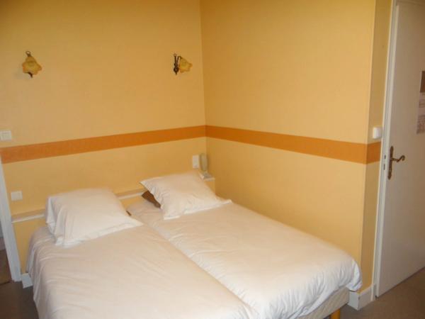 Dpt Allier (03), à vendre ESTIVAREILLES Hôtel - Restaurant -Bar ( licence 4 ) 10 minutes de Montluçon