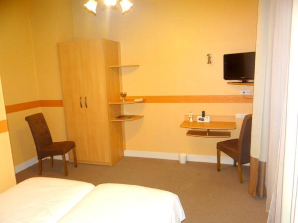 Dpt Allier (03), à vendre ESTIVAREILLES Hôtel - Restaurant -Bar ( licence 4 ) 10 minutes de Montluçon