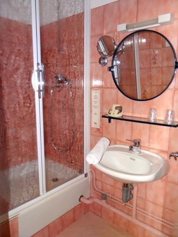 Dpt Allier (03), à vendre ESTIVAREILLES Hôtel - Restaurant -Bar ( licence 4 ) 10 minutes de Montluçon