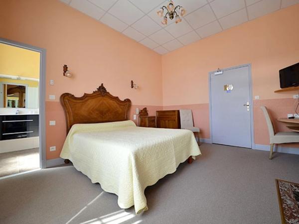 Dpt Allier (03), à vendre ESTIVAREILLES Hôtel - Restaurant -Bar ( licence 4 ) 10 minutes de Montluçon