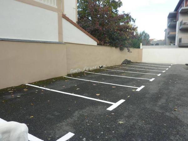 MONTBRISON - PLACES DE PARKING