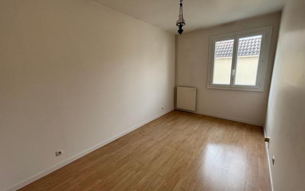 Maison à louer    3 pièces •  Vert-Saint-Denis