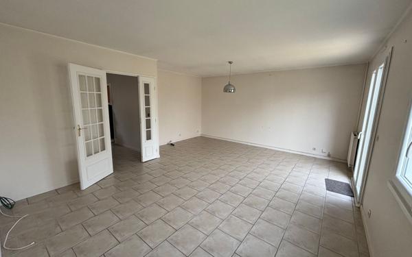 Maison à louer    3 pièces •  Vert-Saint-Denis