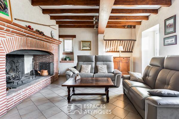 Corps de ferme avec piscine et vue dégagée