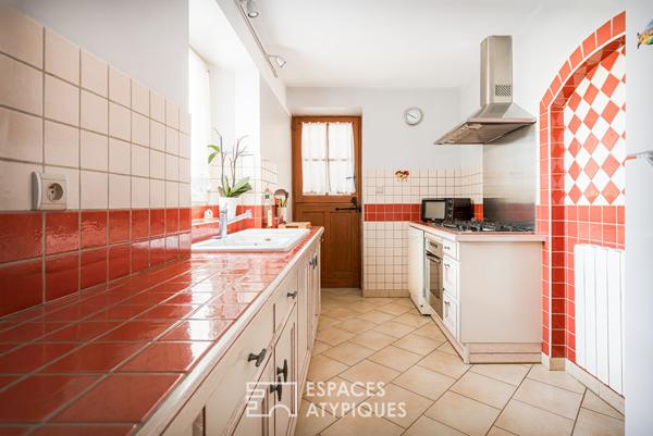 Corps de ferme avec piscine et vue dégagée
