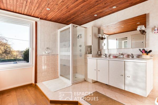 Corps de ferme avec piscine et vue dégagée