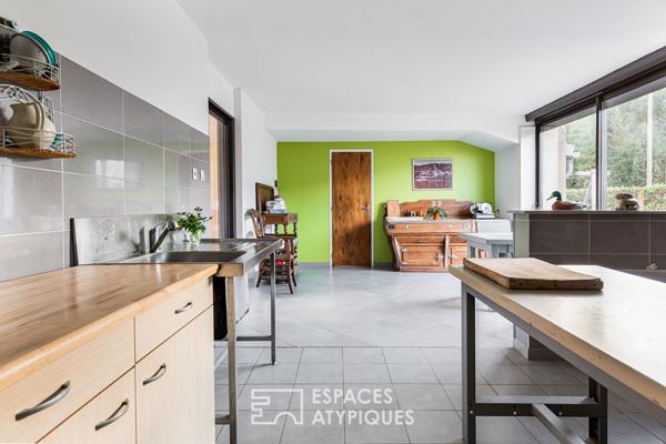 Corps de ferme avec piscine et vue dégagée