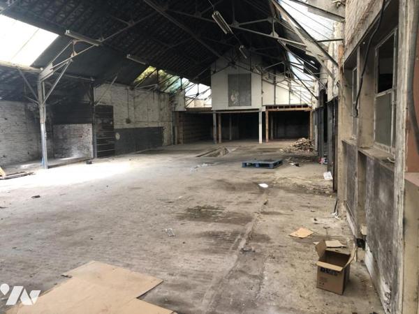 ENSEMBLE IMMOBILIER composé de deux bâtiments et un terrain constructible