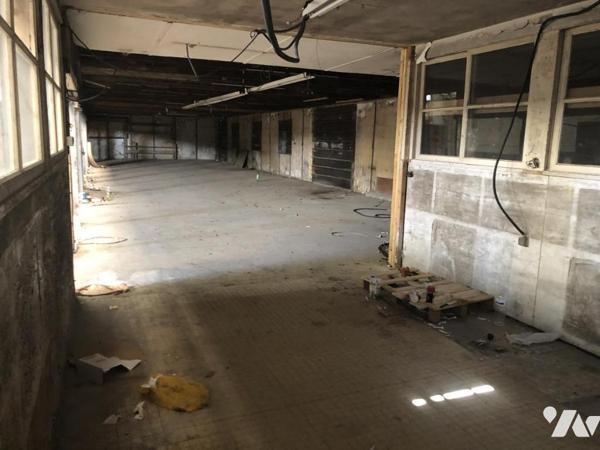 ENSEMBLE IMMOBILIER composé de deux bâtiments et un terrain constructible