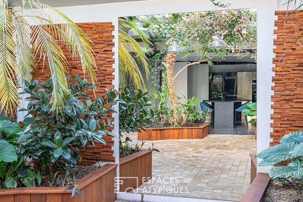 Maison-loft aux volumes exceptionnels, avec verrière et végétation intérieure