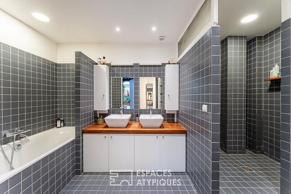 Maison-loft aux volumes exceptionnels, avec verrière et végétation intérieure