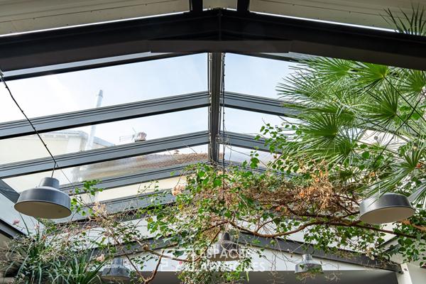 Maison-loft aux volumes exceptionnels, avec verrière et végétation intérieure
