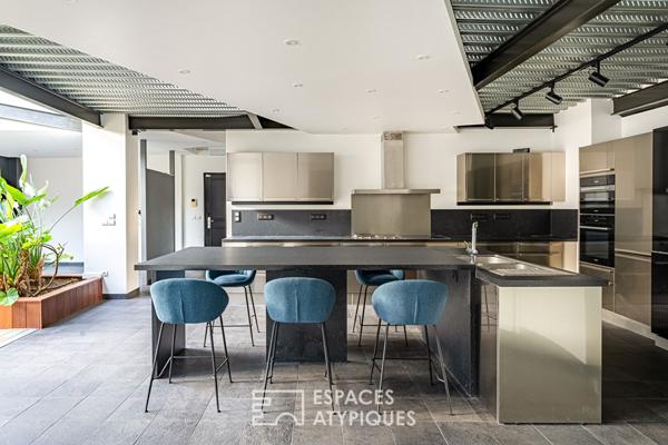 Maison-loft aux volumes exceptionnels, avec verrière et végétation intérieure
