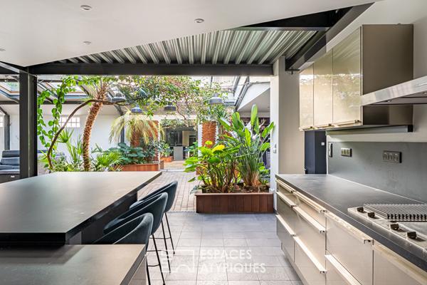 Maison-loft aux volumes exceptionnels, avec verrière et végétation intérieure
