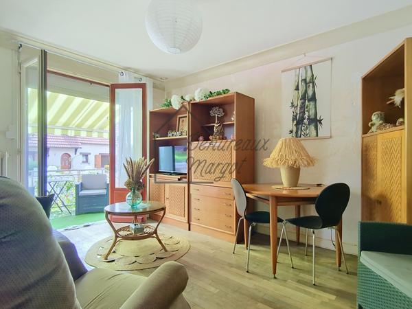 Maison
         5 pièces
        - 77 m² Exclusivité 215 000 € *