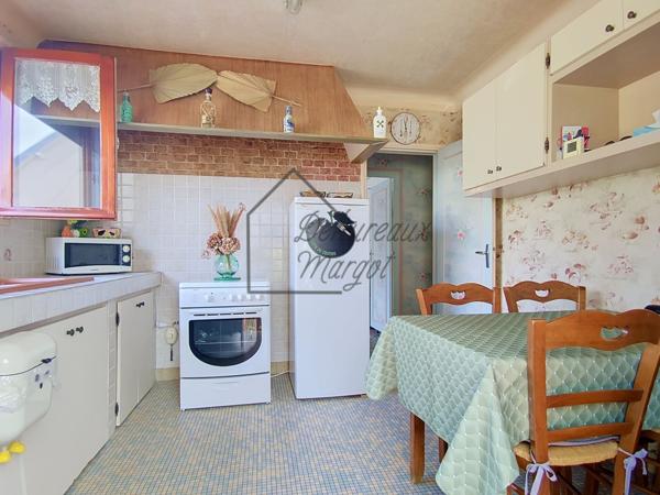 Maison
         5 pièces
        - 77 m² Exclusivité 215 000 € *