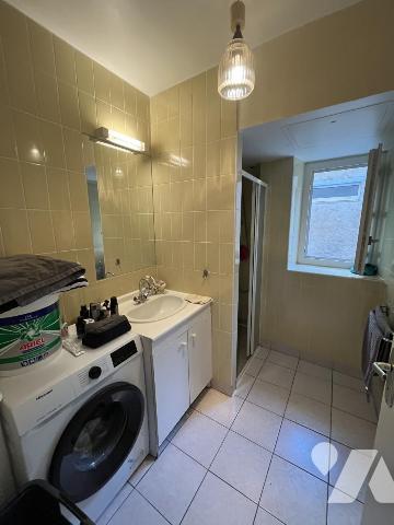 IMMEUBLE DE RAPPORT – 5 LOGEMENTS -5 GARAGES-1 PARKING– DPE C