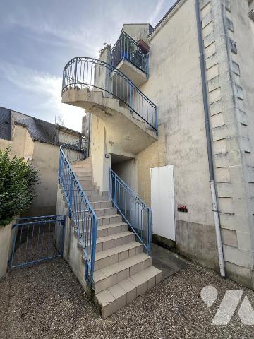 IMMEUBLE DE RAPPORT – 5 LOGEMENTS -5 GARAGES-1 PARKING– DPE C