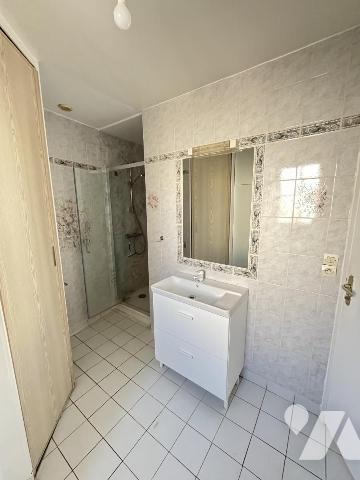 IMMEUBLE DE RAPPORT – 5 LOGEMENTS -5 GARAGES-1 PARKING– DPE C