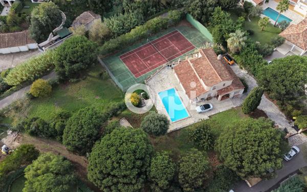 Maison à vendre    6 pièces •  Sainte-Maxime