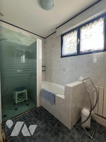 BAGNOLES DE L'ORNE, quartier résidentiel calme, maison 3ch, garage, jardin