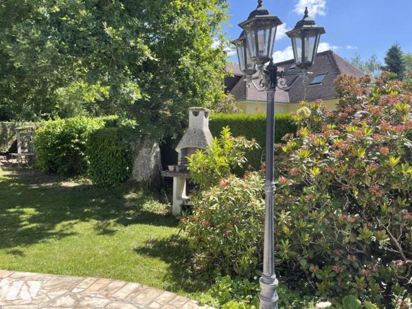 BAGNOLES DE L'ORNE, quartier résidentiel calme, maison 3ch, garage, jardin