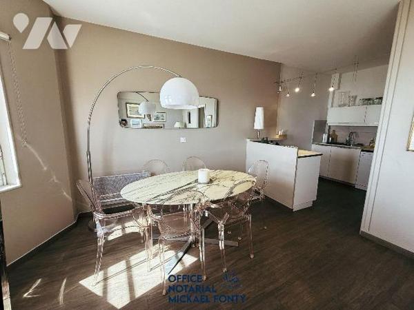 Appartement vue sur mer cuisine aménagée et équipée, deux chambres avec placards, salle de bain...
