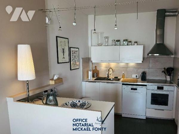 Appartement vue sur mer cuisine aménagée et équipée, deux chambres avec placards, salle de bain...