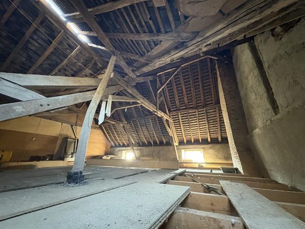 85700 MONTOURNAIS Maison à rénover à Montournais