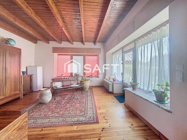 Entre verdure et fonctionnalité, une maison où il fait bon vivre toute l’année.