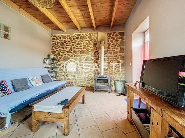 Entre verdure et fonctionnalité, une maison où il fait bon vivre toute l’année.