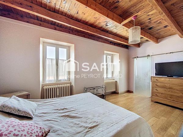 Entre verdure et fonctionnalité, une maison où il fait bon vivre toute l’année.