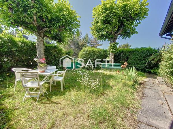 Entre verdure et fonctionnalité, une maison où il fait bon vivre toute l’année.