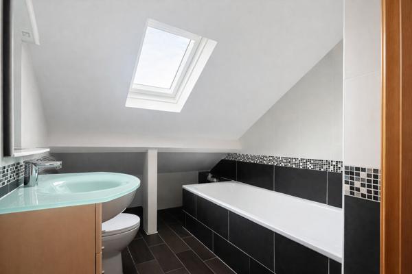 Maison
         4 pièces
        - 90 m² Exclusivité 439 000 € *