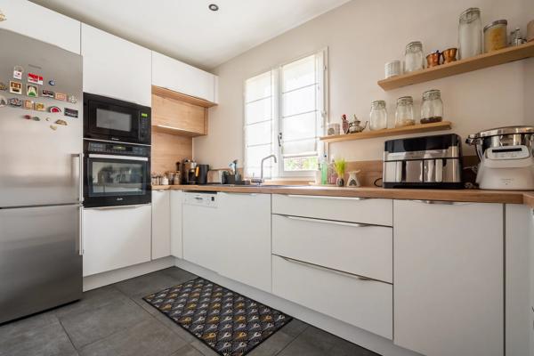 Maison
         4 pièces
        - 136 m² Bien prestige 410 000 € *