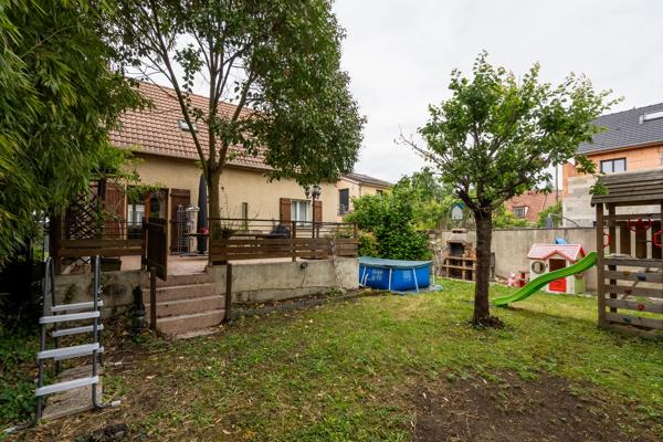 Maison
         4 pièces
        - 136 m² Bien prestige 410 000 € *