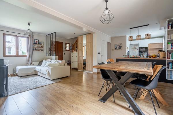 Maison
         4 pièces
        - 136 m² Bien prestige 410 000 € *