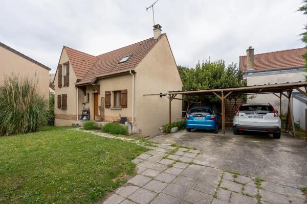 Maison
         4 pièces
        - 136 m² Bien prestige 410 000 € *