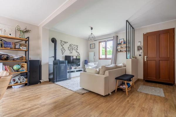 Maison
         4 pièces
        - 136 m² Bien prestige 410 000 € *
