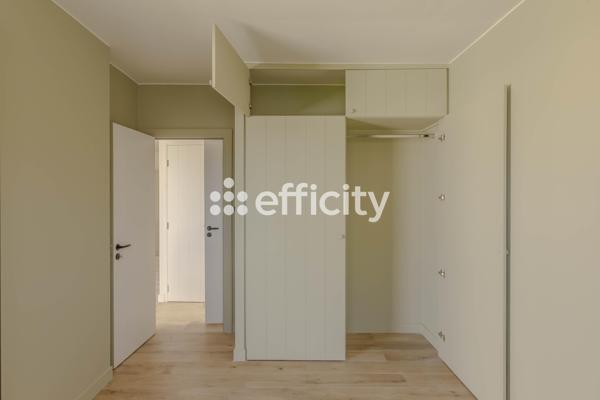 Maison
         4 pièces
        - 80 m² Bien prestige 595 000 € *