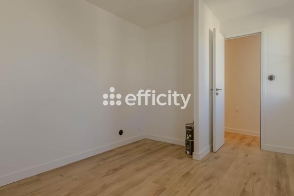 Maison
         4 pièces
        - 80 m² Bien prestige 595 000 € *