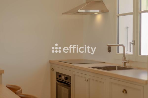 Maison
         4 pièces
        - 80 m² Bien prestige 595 000 € *