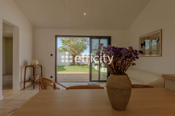 Maison
         4 pièces
        - 80 m² Bien prestige 595 000 € *