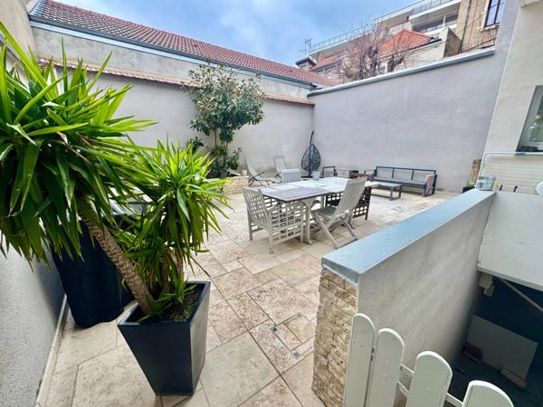 ROANNE – MAISON TYPE LOFT 95 m2 RÉNOVÉE AVEC GARAGE ET COUR PRIVATIVE